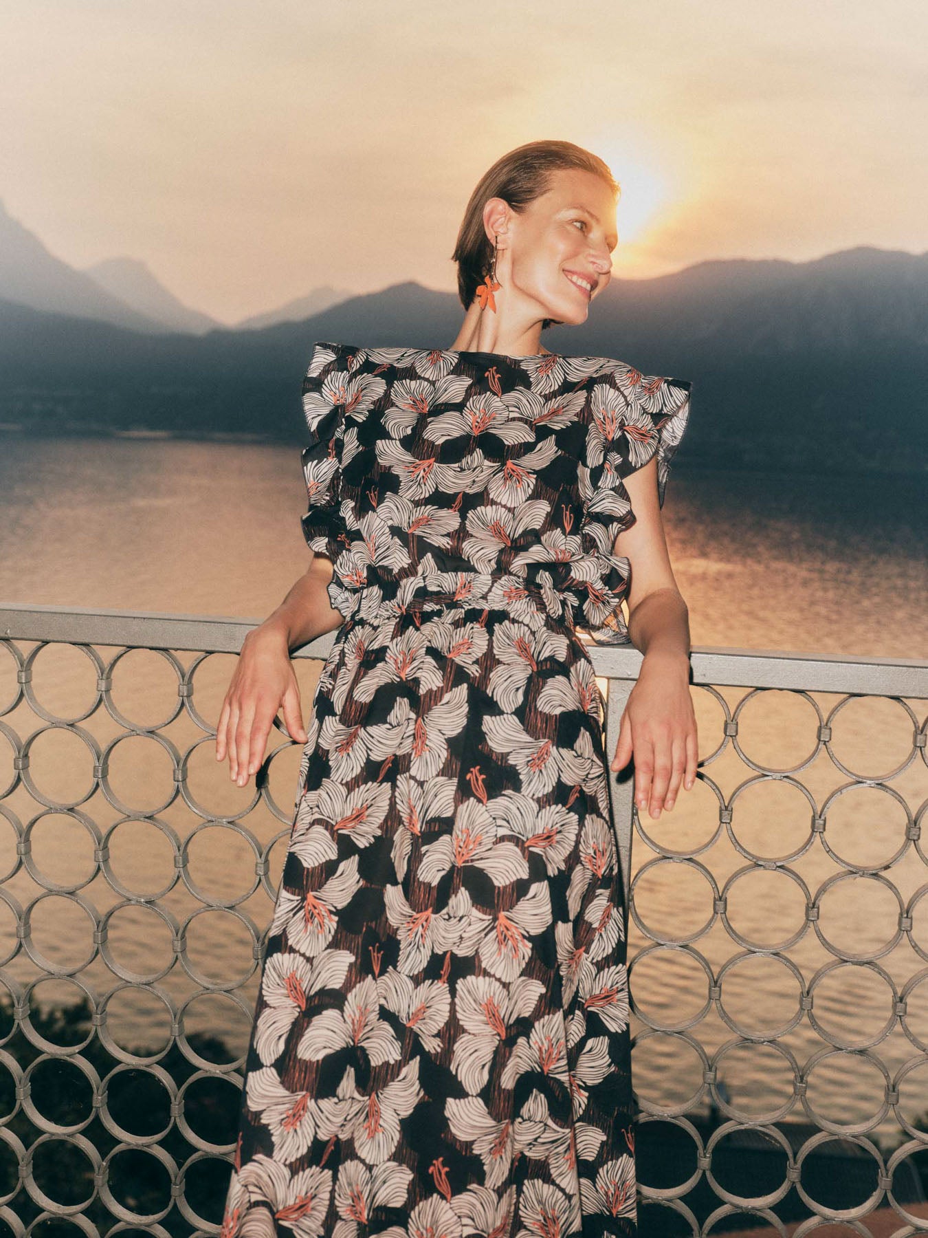 Blusenshirt mit Volant (GOTS) - Print Bloom Onyx von Lanius